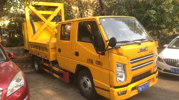 100K防撞车，带太阳能光板